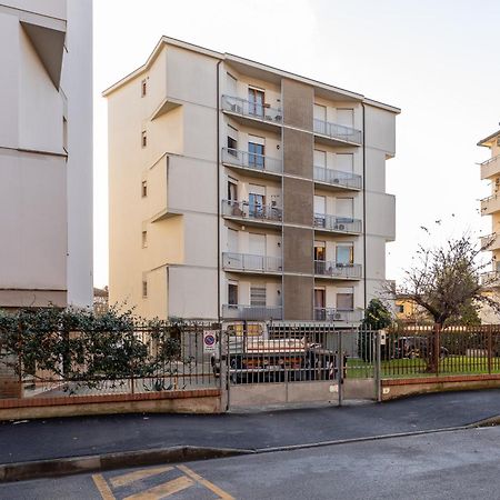 Pisa Quiet And Bright Flats With Balcony Apartment Exterior photo