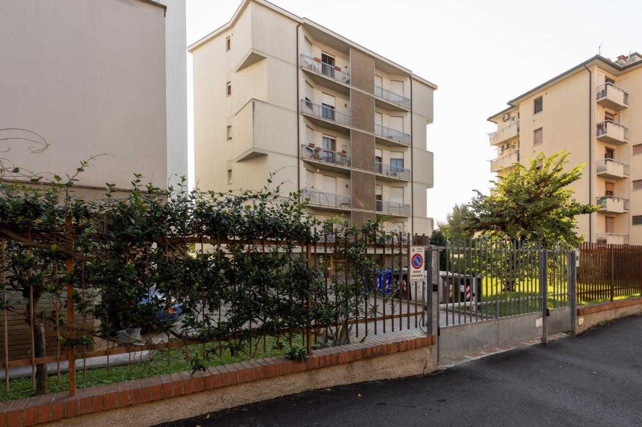 Pisa Quiet And Bright Flats With Balcony Apartment Exterior photo
